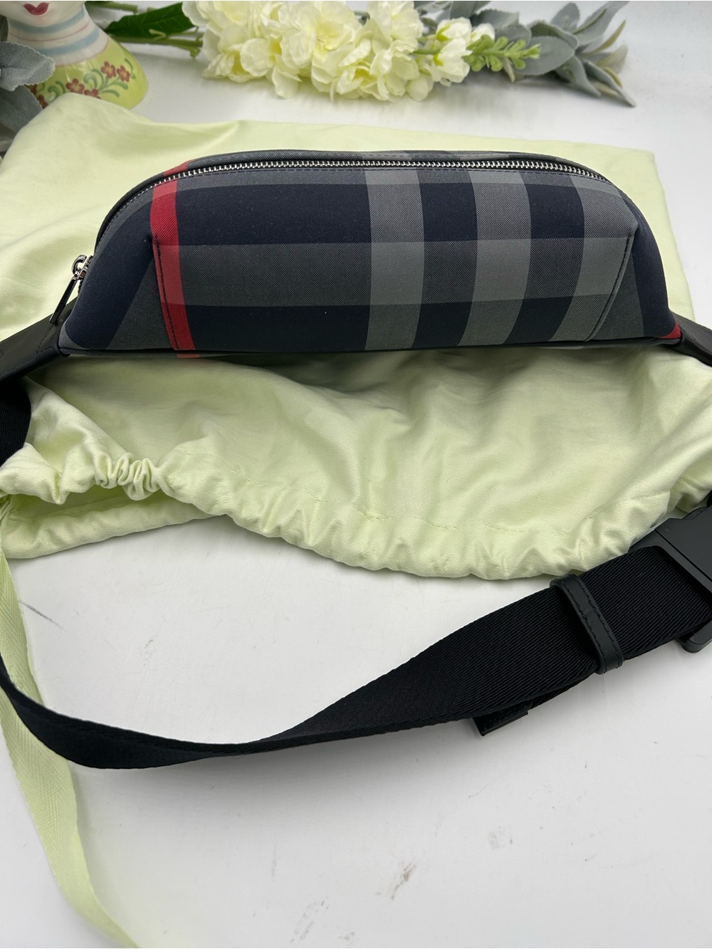 Women's Burberry iconic check adjustable belt Bag made in Italy - Picture 8 of 11